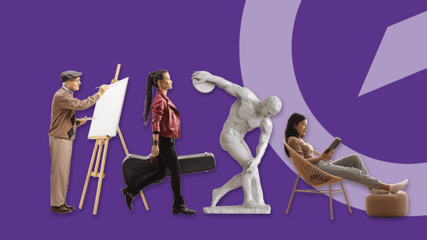 čytři postavy za sebou - starý muž u malířského stojanu, žena s kytarou v obalu, antická socha, žena v křesle s knihou